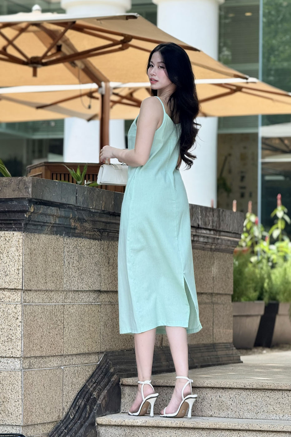 Đầm 2 Dây Linen Bột xếp ly ở cổ thanh lịch, đầm sát nách cổ V điểm nhấn xếp ly dành cho nữ - Hình ảnh 6